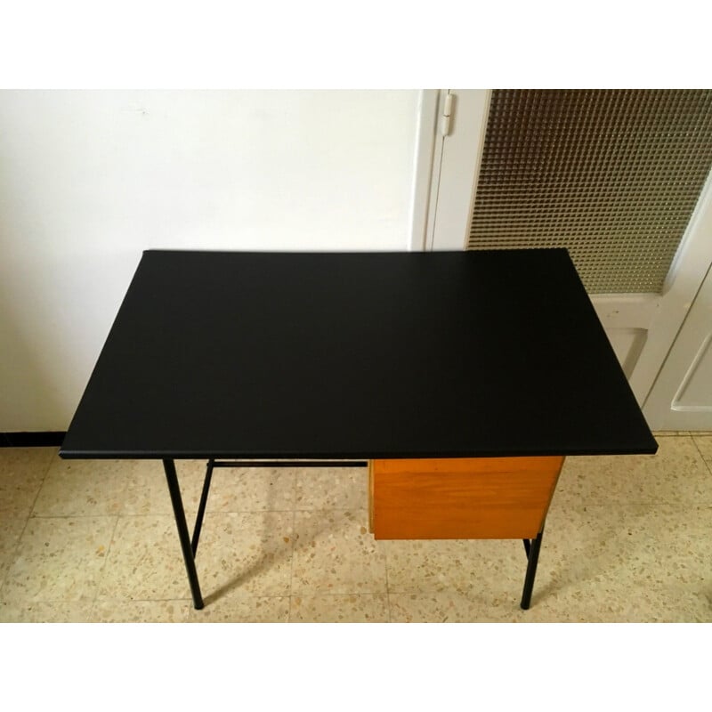 Bureau vintage avec plateau en skaï noir et structure en métal laqué noir, 1950