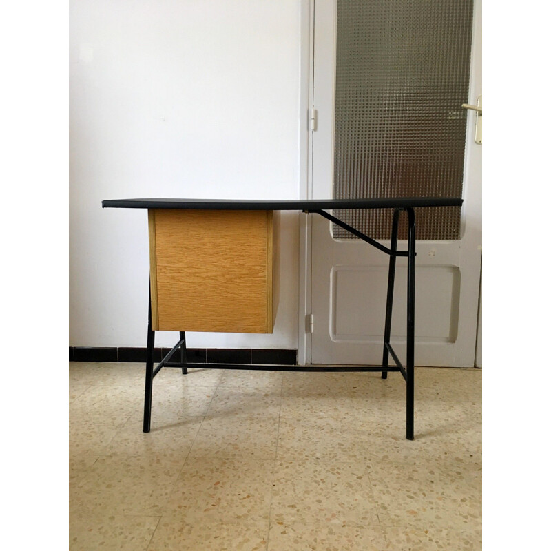 Bureau vintage avec plateau en skaï noir et structure en métal laqué noir, 1950