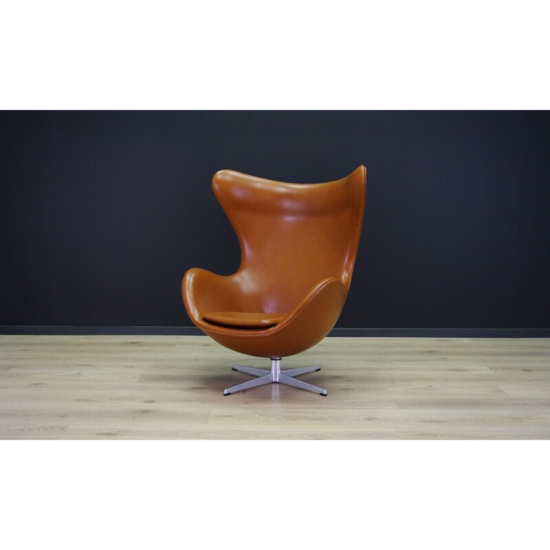 Vintage "Egg Chair"  in cognac elegance leather by Arne Jacobsen 