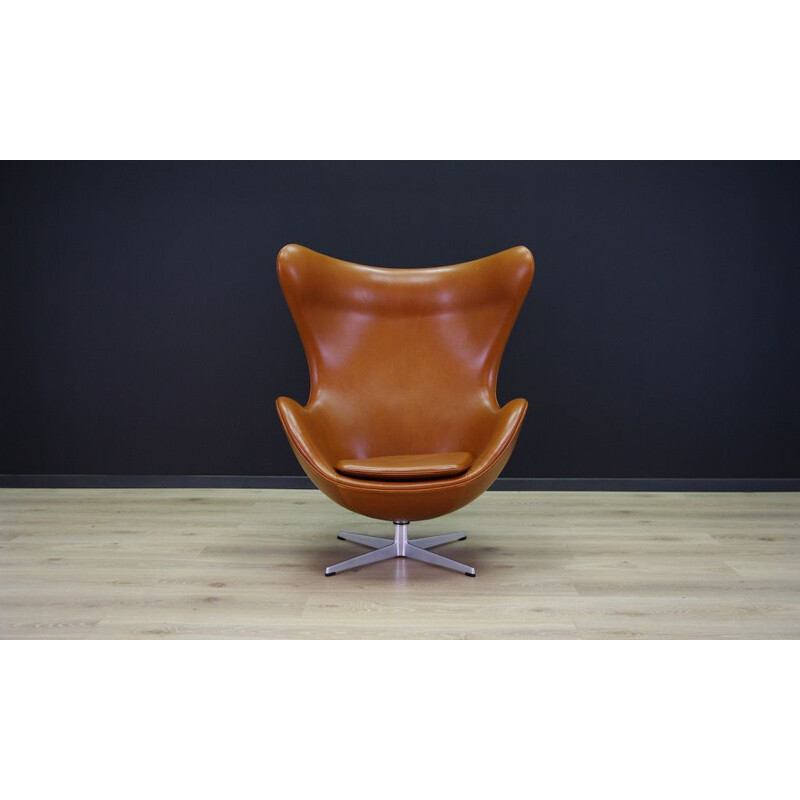 Vintage "Egg Chair"  in cognac elegance leather by Arne Jacobsen 