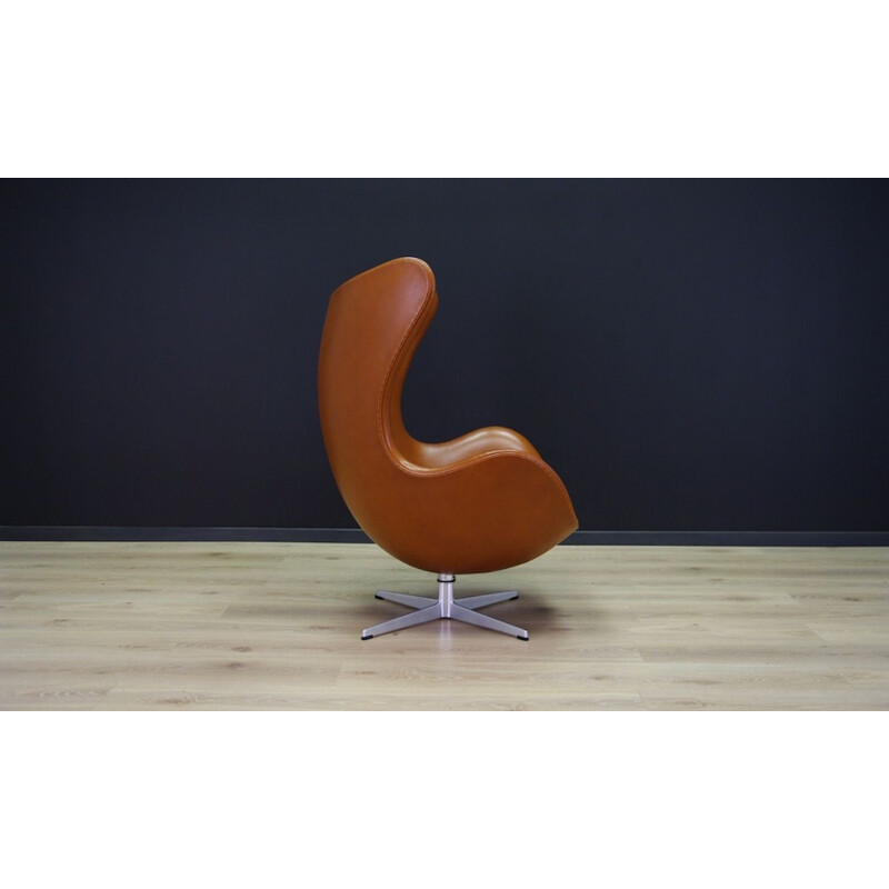 Vintage "Egg Chair" en cuir cognac elegance par Arne Jacobsen 