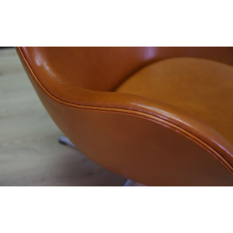Vintage "Egg Chair" en cuir cognac elegance par Arne Jacobsen 