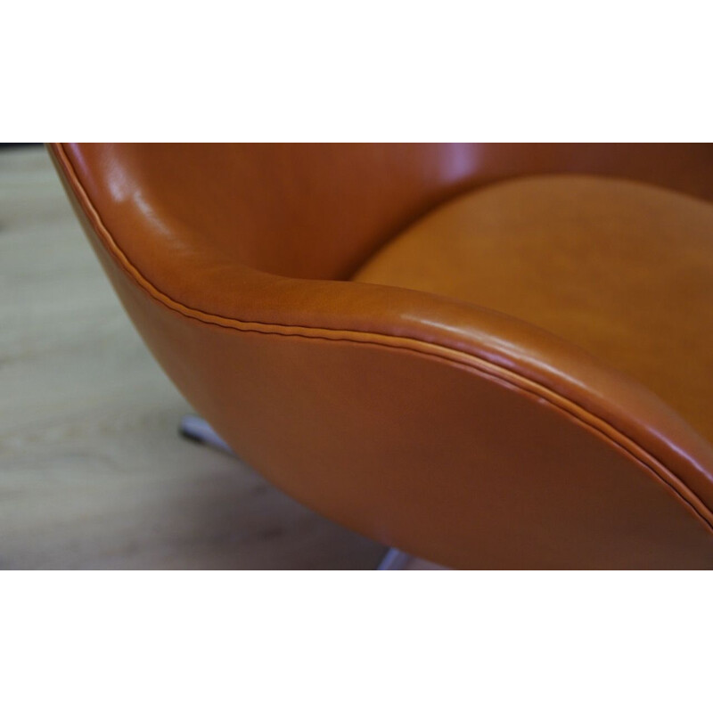 Vintage "Egg Chair"  in cognac elegance leather by Arne Jacobsen 