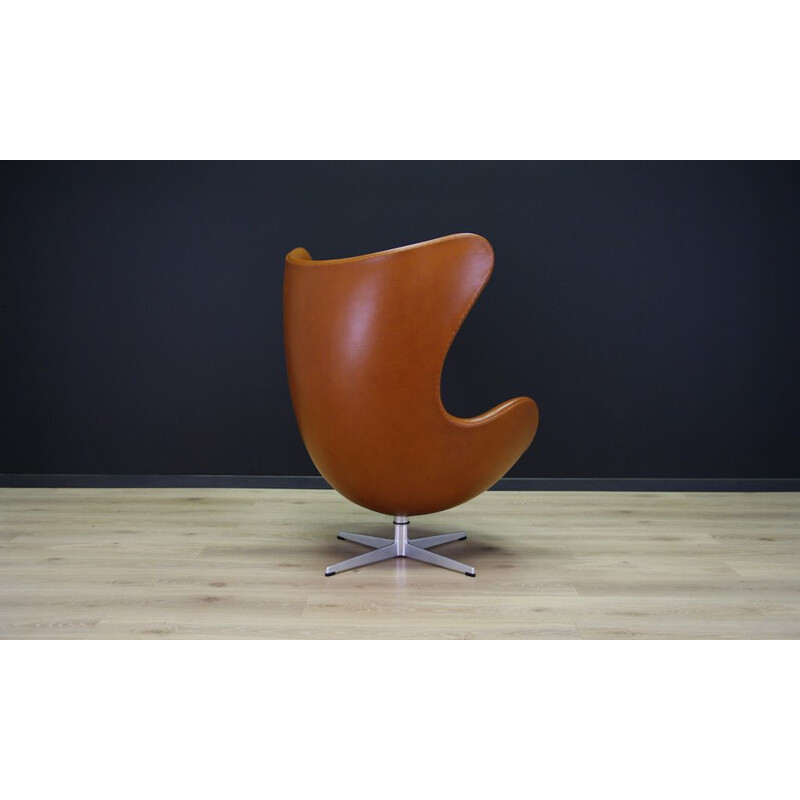 Vintage "Egg Chair"  in cognac elegance leather by Arne Jacobsen 