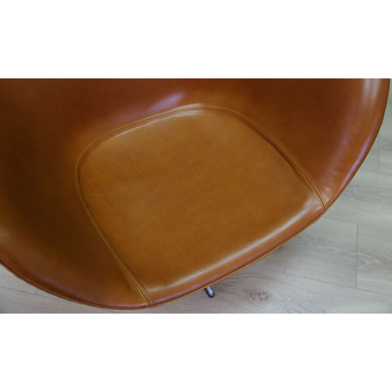 Vintage "Egg Chair" en cuir cognac elegance par Arne Jacobsen 