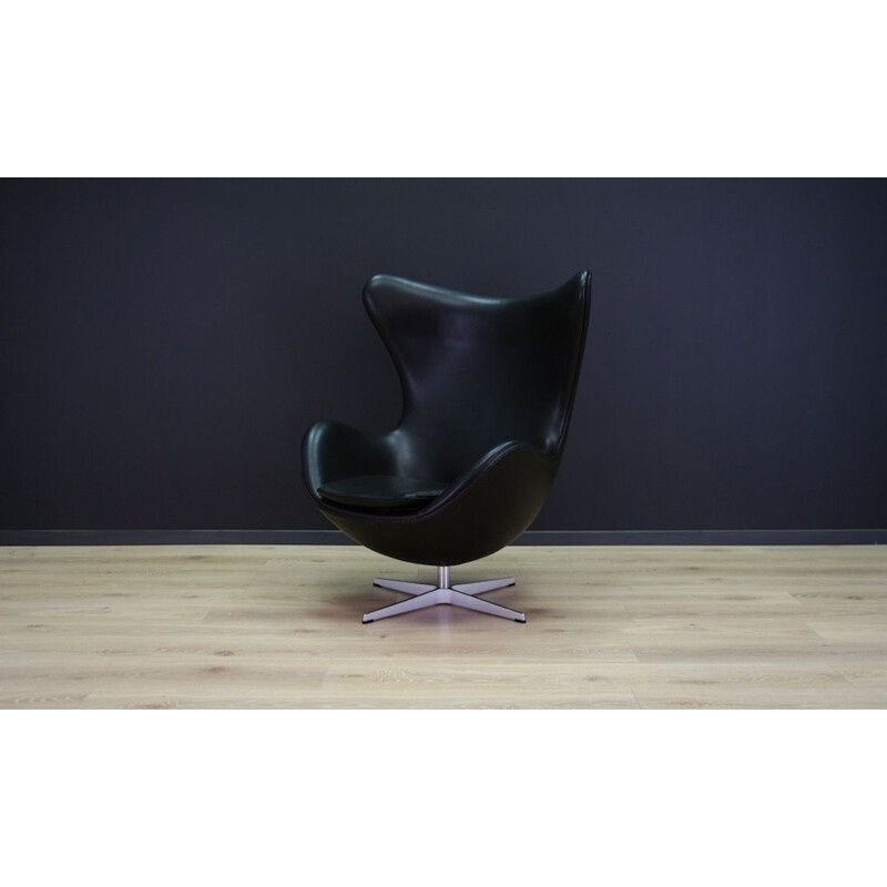 Vintage Arne Jacobsen Egg Chair in Elegance black leather 