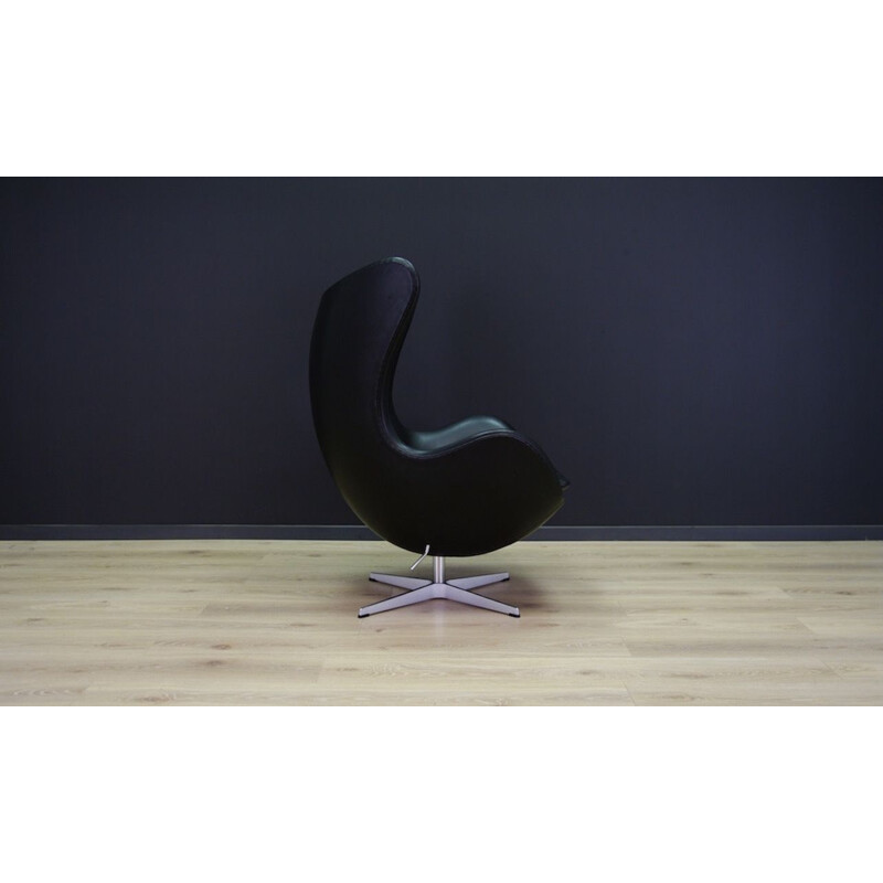 Vintage Arne Jacobsen Egg Chair in Elegance black leather 