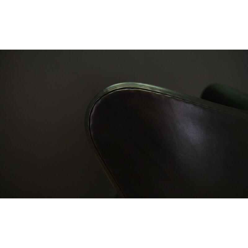 Fauteuil vintage Arne Jacobsen Egg Chair en cuir noir Elegance 