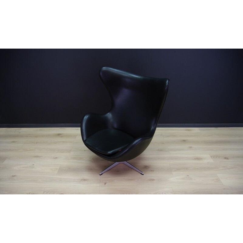 Fauteuil vintage Arne Jacobsen Egg Chair en cuir noir Elegance 