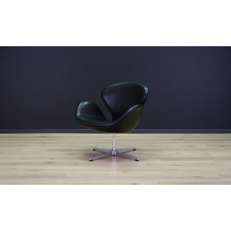 Vintage Swan leather armchair by Arne Jacobsen for Fritz Hansen, 1982