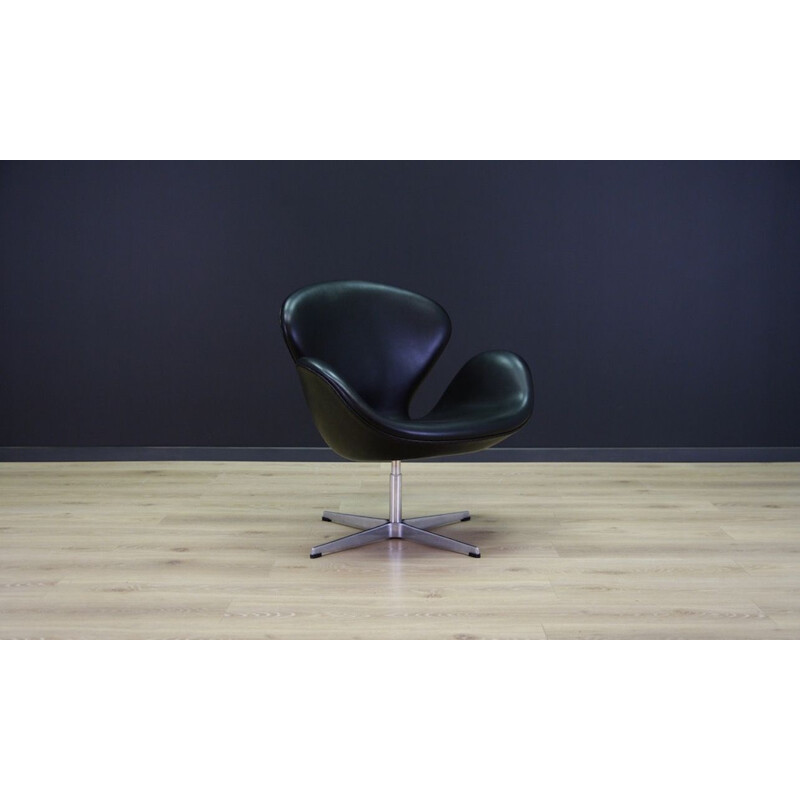 Vintage Swan leather armchair by Arne Jacobsen for Fritz Hansen, 1982