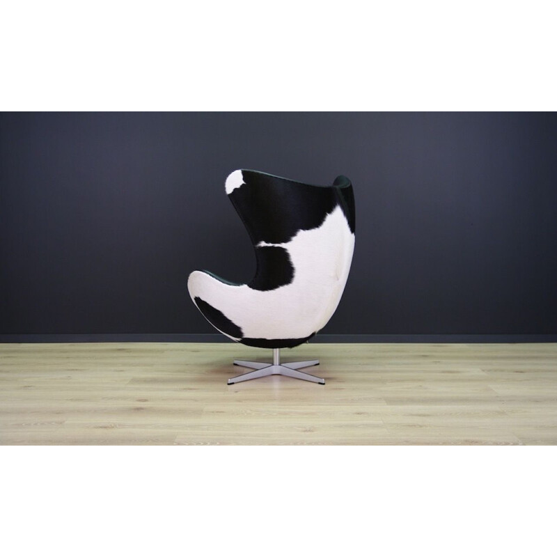 Fauteuil vintage "Egg" en cuir de vache par Arne Jacobsen, 1980 