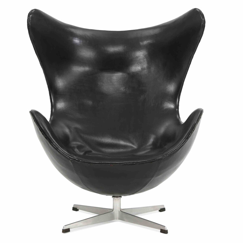 Vintage "Egg Chair" black leather armchair, Arne Jacobsen