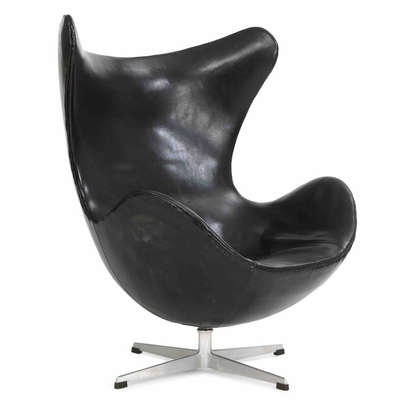 Vintage "Egg Chair" black leather armchair, Arne Jacobsen