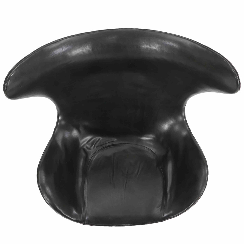 Vintage "Egg Chair" black leather armchair, Arne Jacobsen