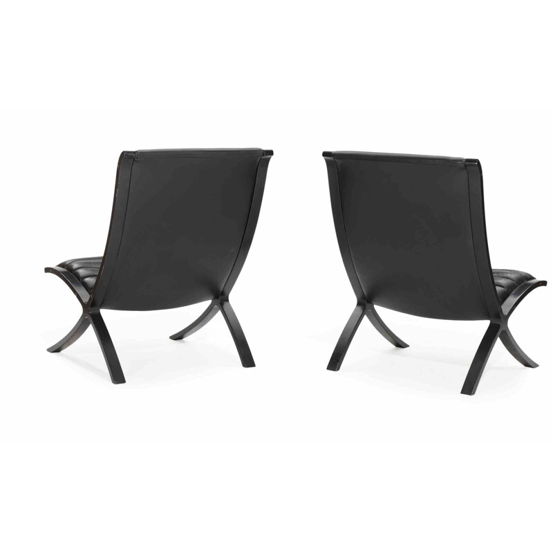 Pair of vintage armchairs in leather and black lacquered wood by Fritz Hansen
