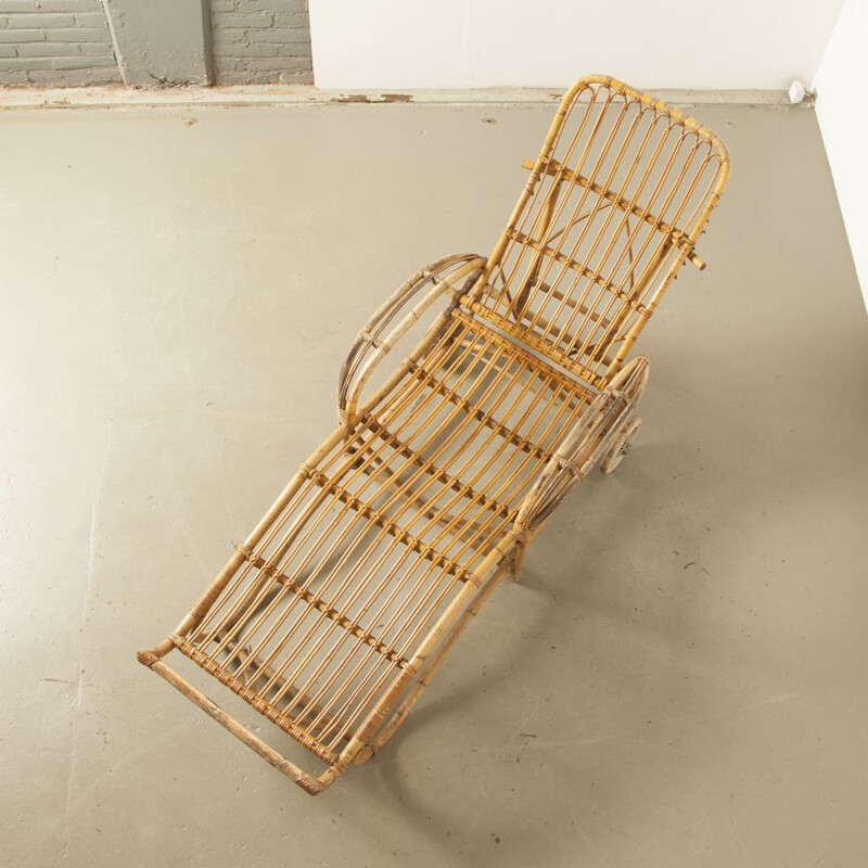 Vintage rattan sunbed