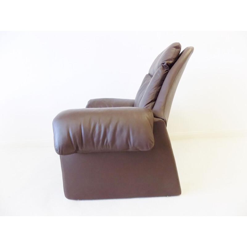 Brown leather vintage P60 armchair with ottman by Vittorio Introini