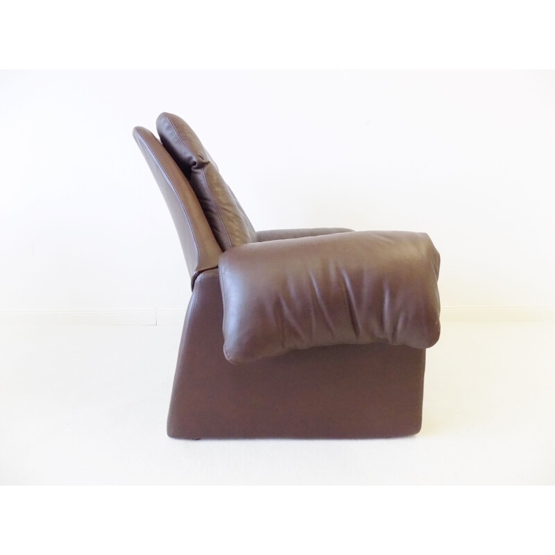 Brown leather vintage P60 armchair with ottman by Vittorio Introini