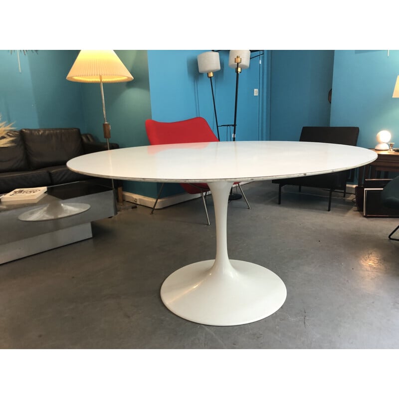 Vintage tulip table with melamine top by Eero Saarinen for Knoll