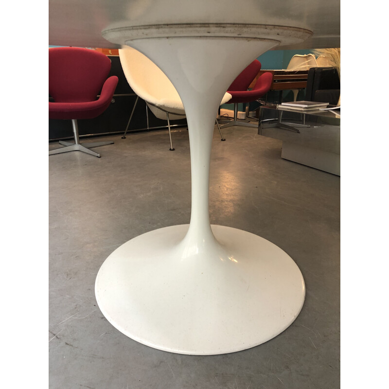 Vintage tulip table with melamine top by Eero Saarinen for Knoll