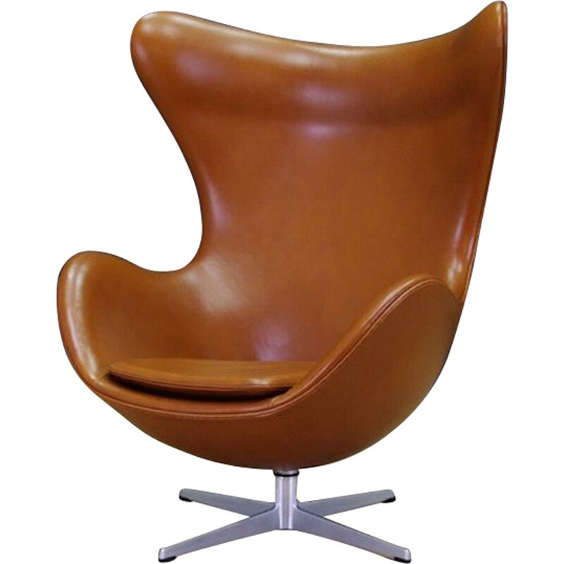 Vintage "Egg Chair" en cuir cognac elegance par Arne Jacobsen 