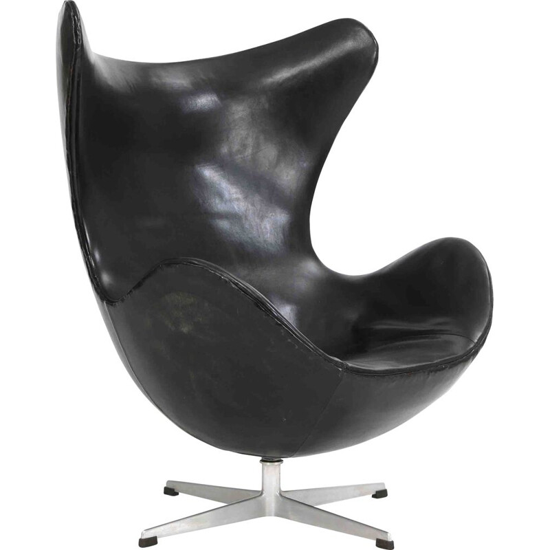 Vintage "Egg Chair" black leather armchair, Arne Jacobsen
