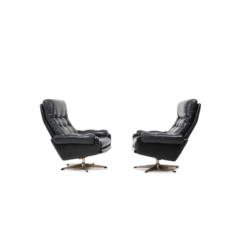 Paire de chaises longues scandinaves en cuir noir avec ottoman