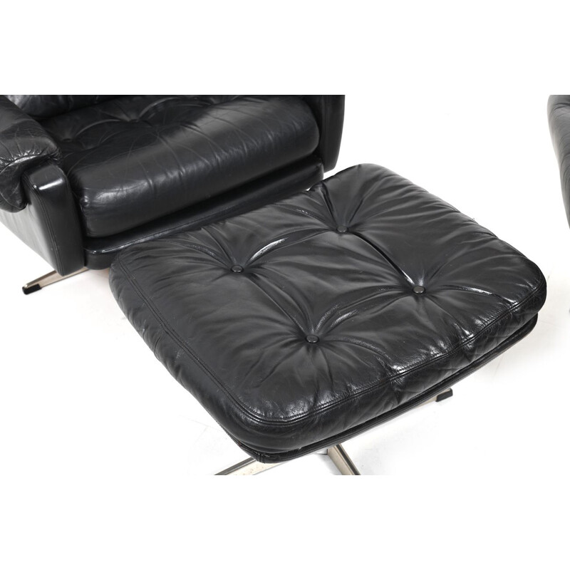 Paire de chaises longues scandinaves en cuir noir avec ottoman