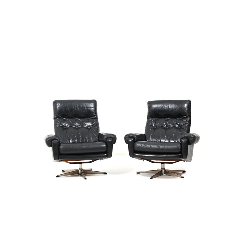 Paire de chaises longues scandinaves en cuir noir avec ottoman