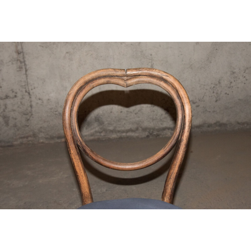 Chaise vintage N 28 "coeur" par Thonet 