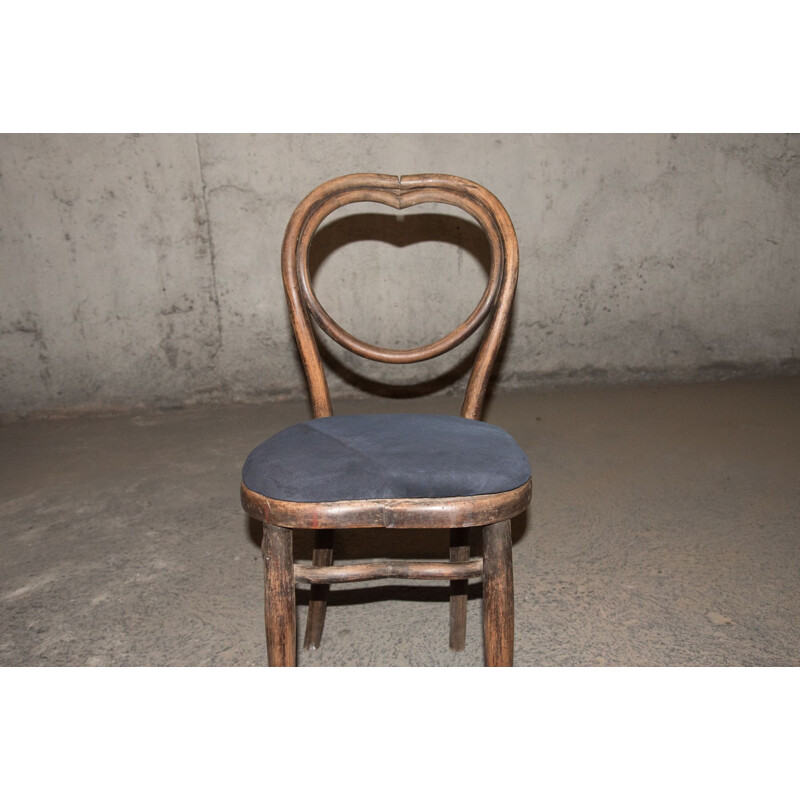 Chaise vintage N 28 "coeur" par Thonet 