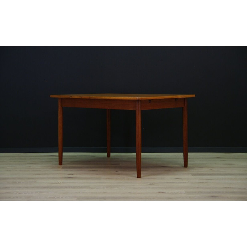 Danish vintage dining table in teak