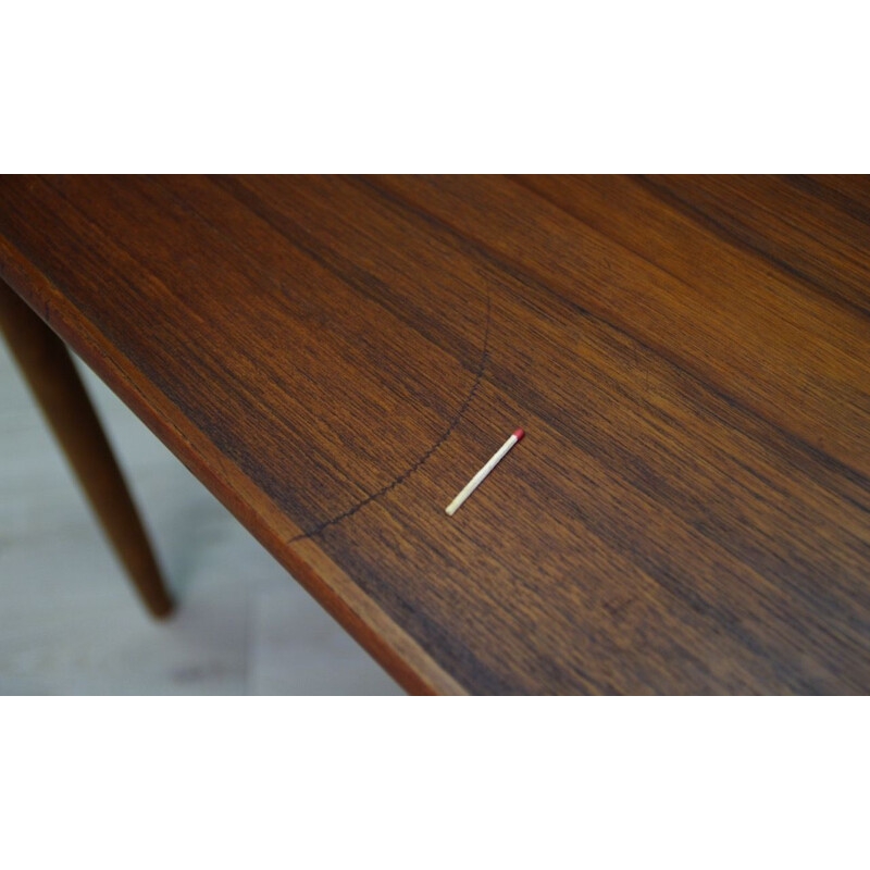 Extendable vintage dining table in teak