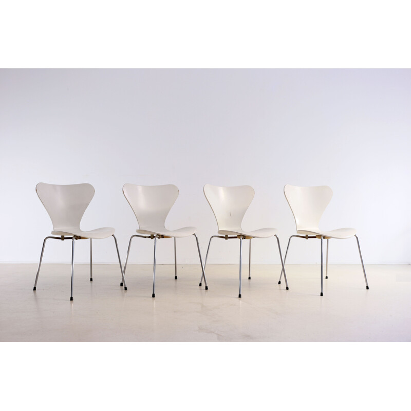 Set of 4 vintage chairs by Arne Jacobsen for Fritz Hansen