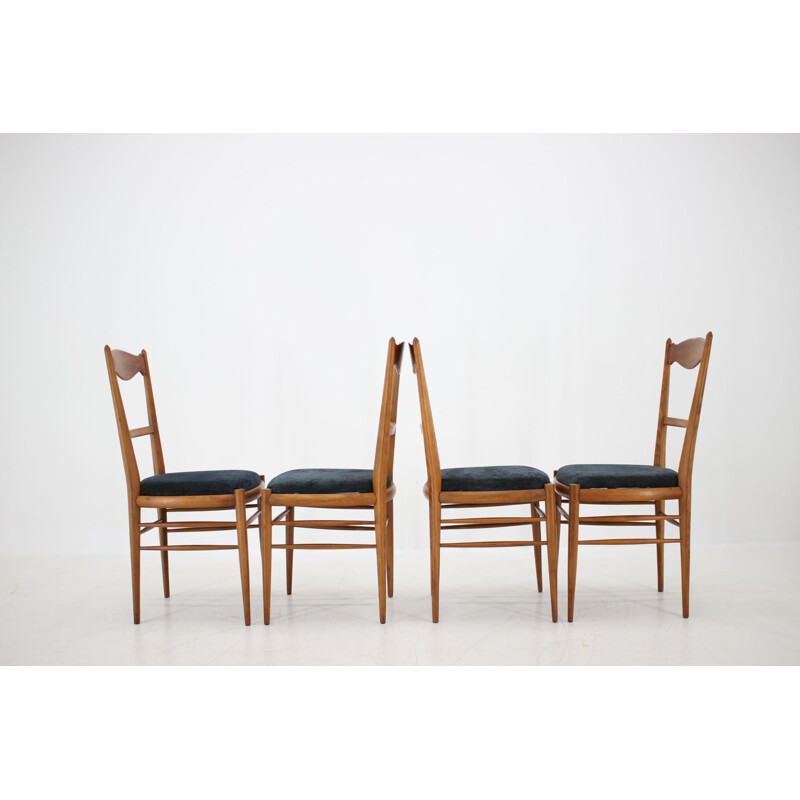Conjunto de quatro cadeiras de jantar de madeira de faia do período, Itália 1960.