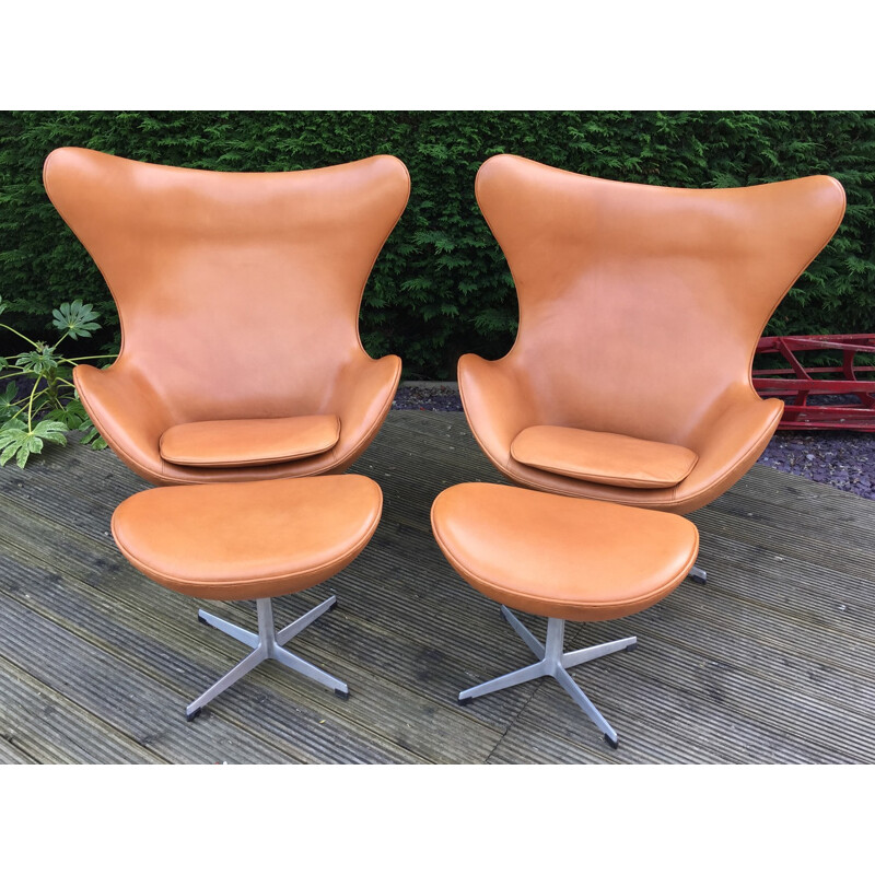 Cognac leather Egg chair and ottoman, Arne JACOBSEN - 1960s