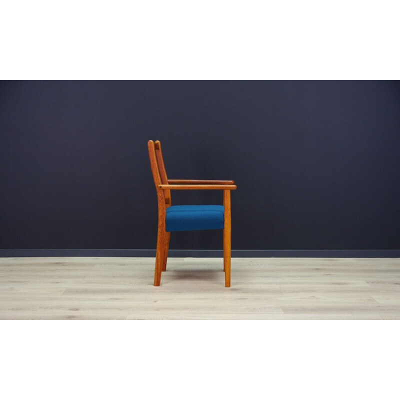 Vieille chaise scandinave en teck