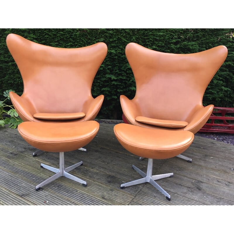 Cognac leather Egg chair and ottoman, Arne JACOBSEN - 1960s