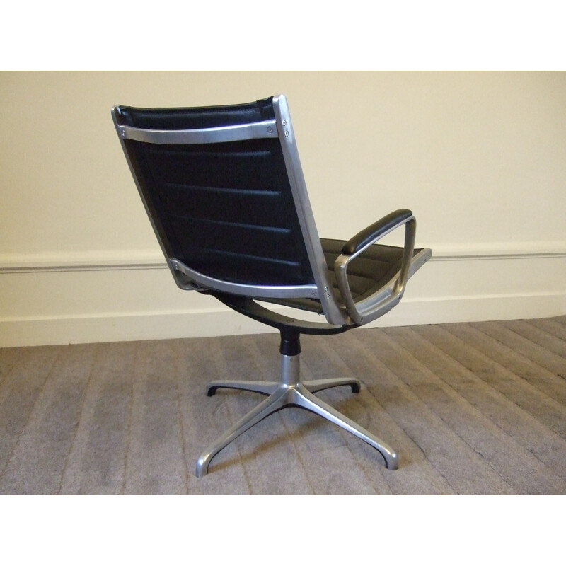 Paire de fauteuils de bureau noirs pivotants en aluminium et cuir - 1960