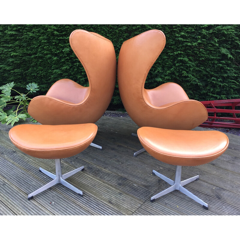 Fauteuil Egg et ottoman en cuir cognac, Arne JACOBSEN - 1960