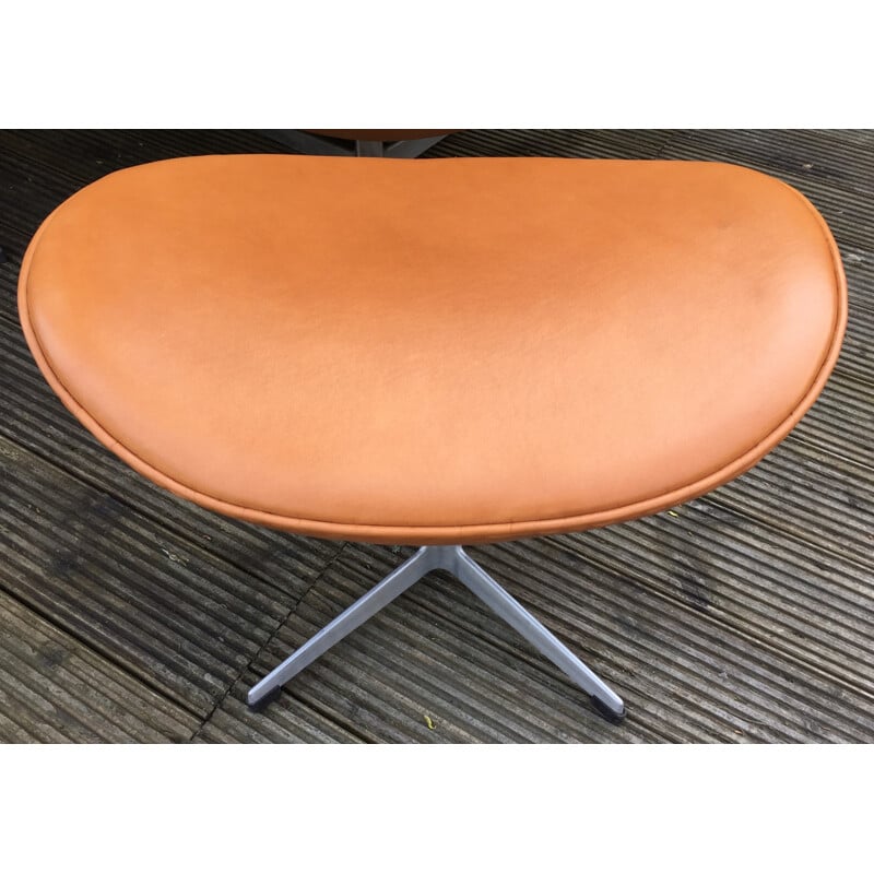 Cognac leather Egg chair and ottoman, Arne JACOBSEN - 1960s