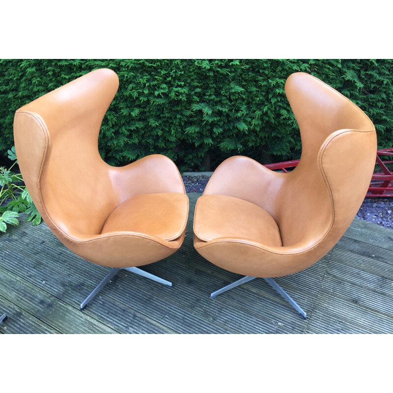 Cognac leather Egg chair and ottoman, Arne JACOBSEN - 1960s