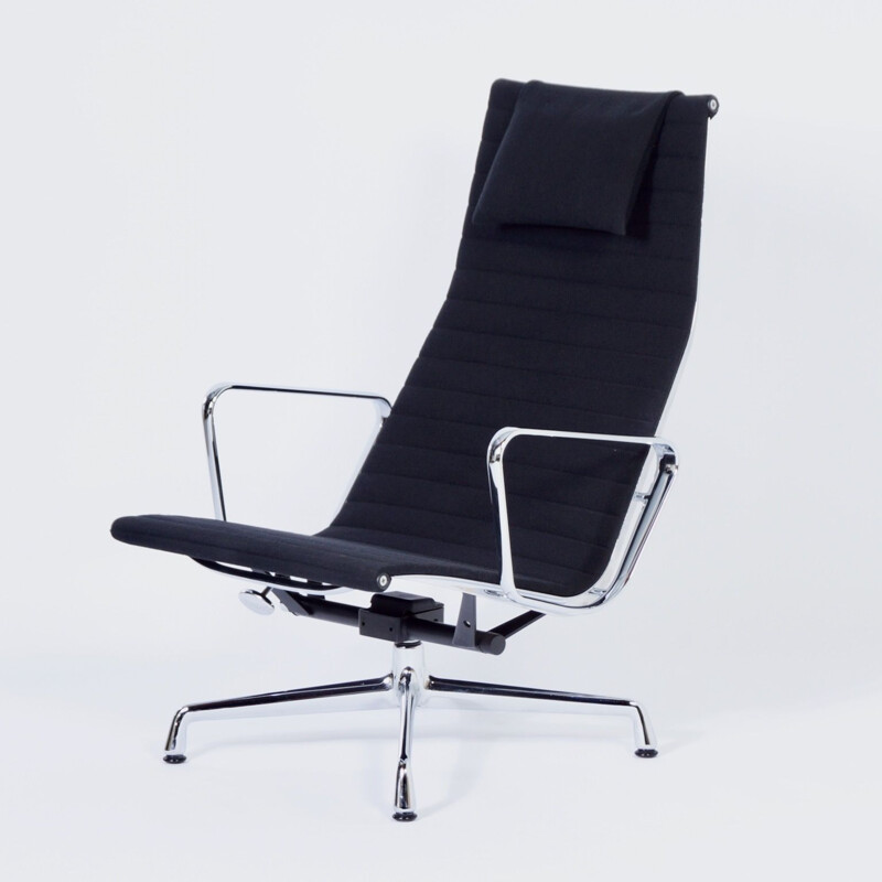 Vintage EA 124 Lounge Chair with ottoman by Charles and Ray Eames for Vitra, 2000