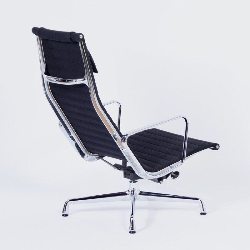 Vintage EA 124 Lounge Chair with ottoman by Charles and Ray Eames for Vitra, 2000