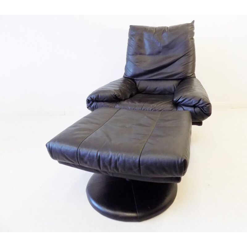 Fauteuil avec ottoman vintage Forum en cuir noir de Rolf Benzbmp