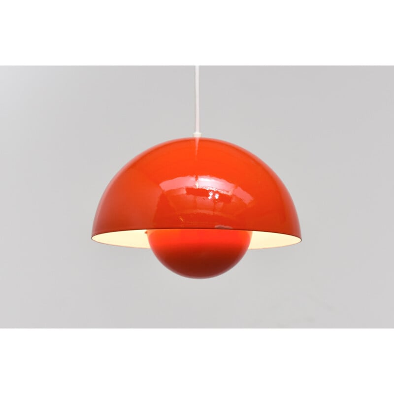 Louis Poulsen Scandinavian "Flowerpot" red hanging lamp, Verner PANTON -1969