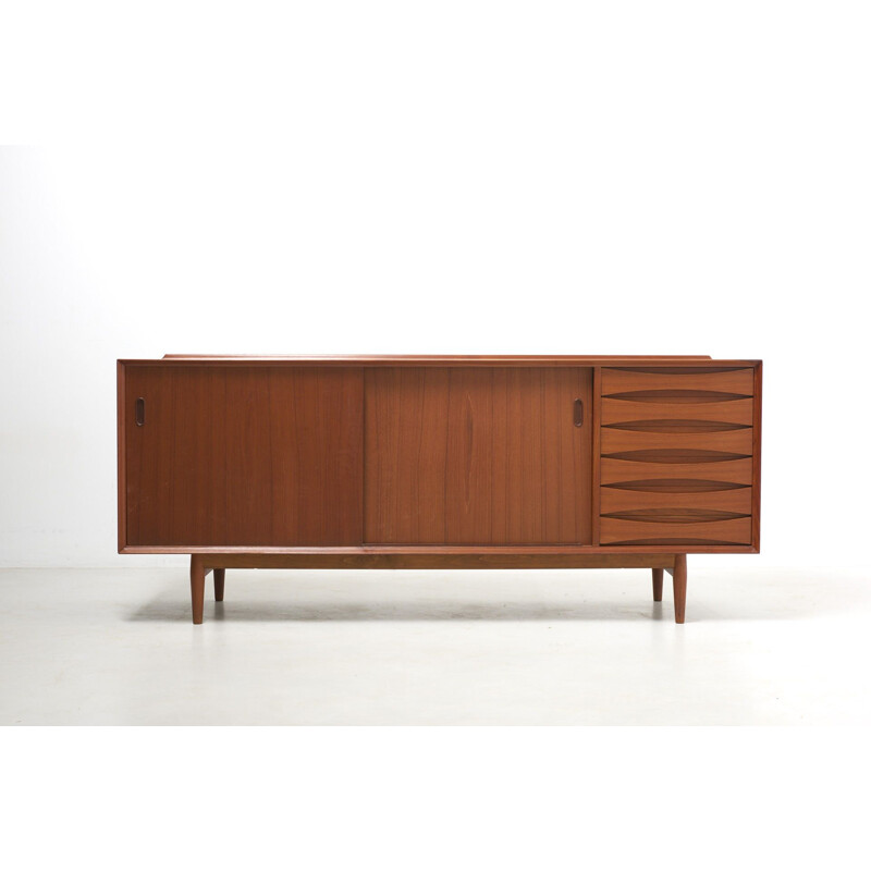 Vintage teak sideboard model 29 by Arne Vodder