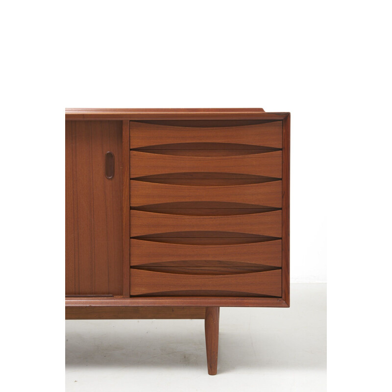 Vintage teak sideboard model 29 by Arne Vodder