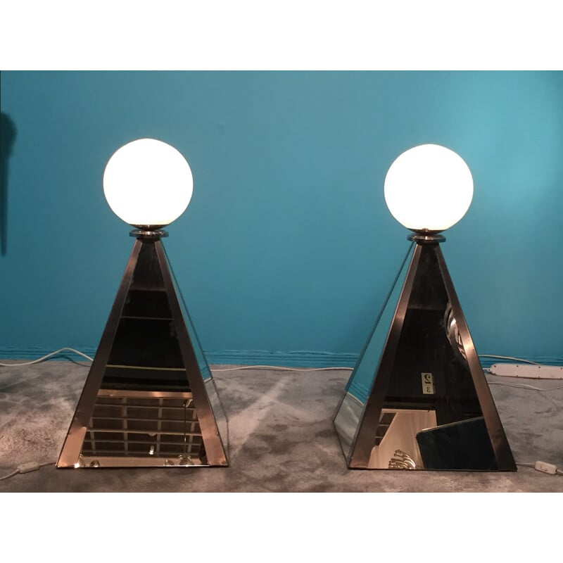 Paire de grandes lampes pyramidales en miroir et acier - 1970